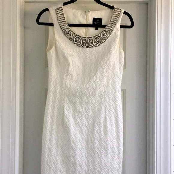 Adrianna Papell Dresses & Skirts - Adrianna Papell Textured Embroidered Dress